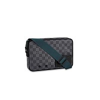 LV-M31069 루이비통 화이트 타이가라마 알파 메신저 24cm