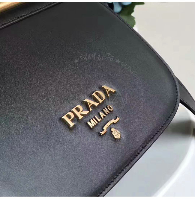 prada1-1023-007.jpg