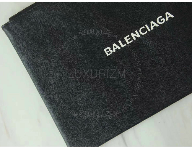 balenciaga1-1026-004.jpg