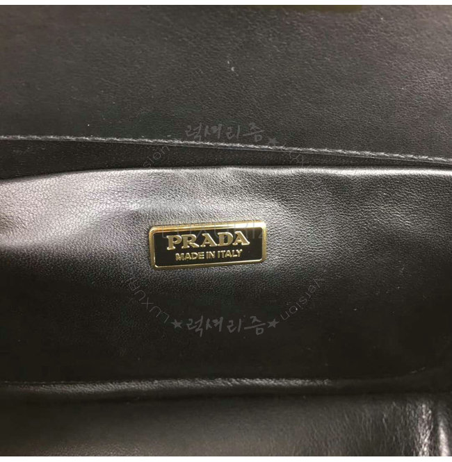 prada-1026-0010.jpg