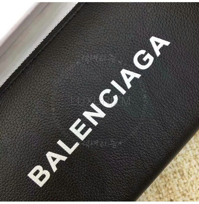 balenciaga-1027-005.jpg