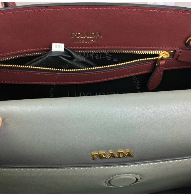 prada2-1030-0010.jpg