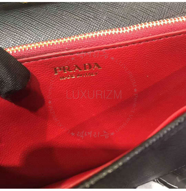 prada2-1202-0010.jpg