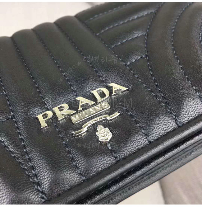 prada2-1214-007.jpg