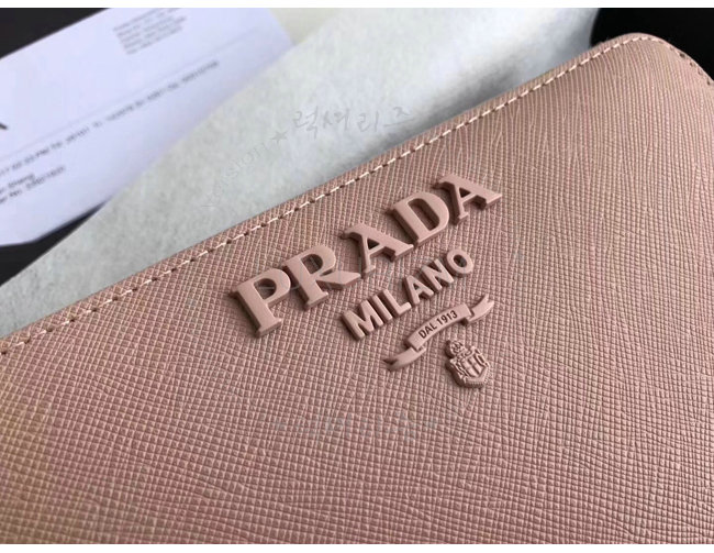 prada3-0115-005.jpg