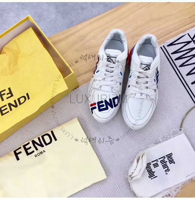 fendi-1112-002.jpg