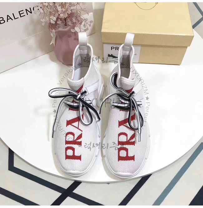 prada-1121-001.jpg