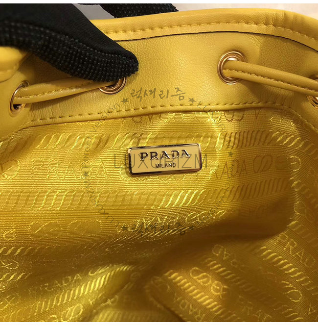 prada2-1211-0010.jpg