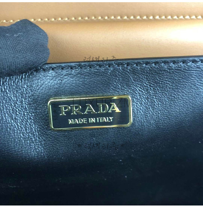 prada1-1229-009.jpg