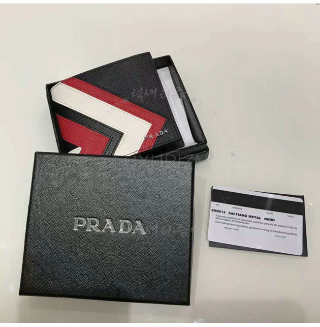 prada1-0303-001.jpg