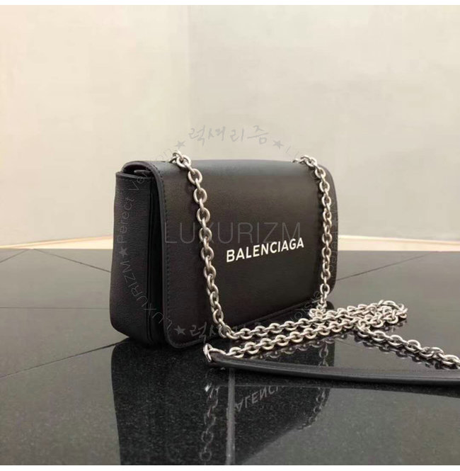 balenciaga1-0322-003.jpg