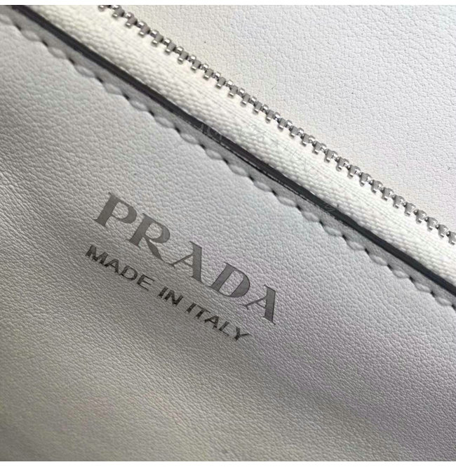 prada3-0413-009.jpg